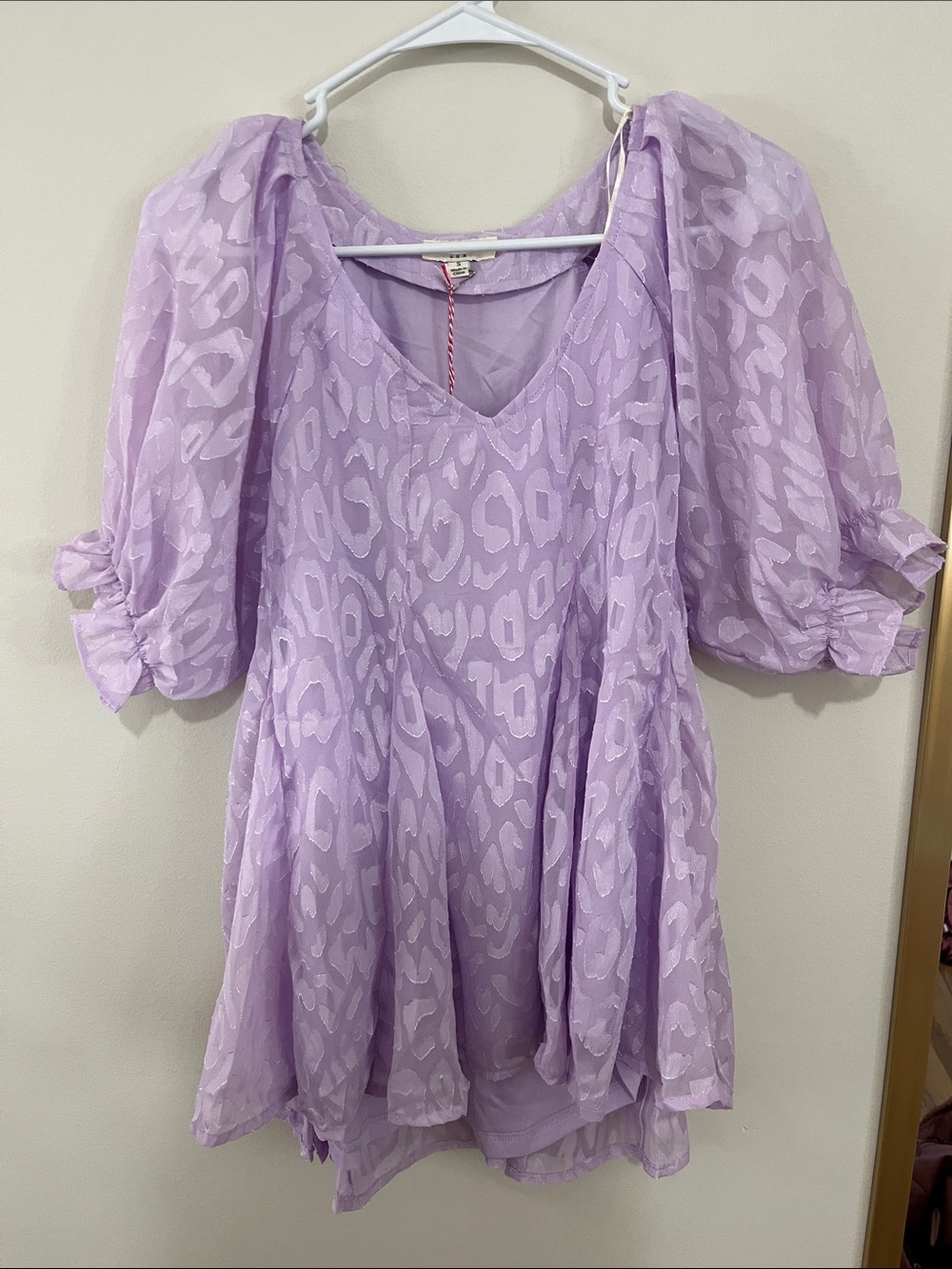 Umgee Lavender V-Neck Puff Sleeve Tunic with Subtle Animal Jacquard
